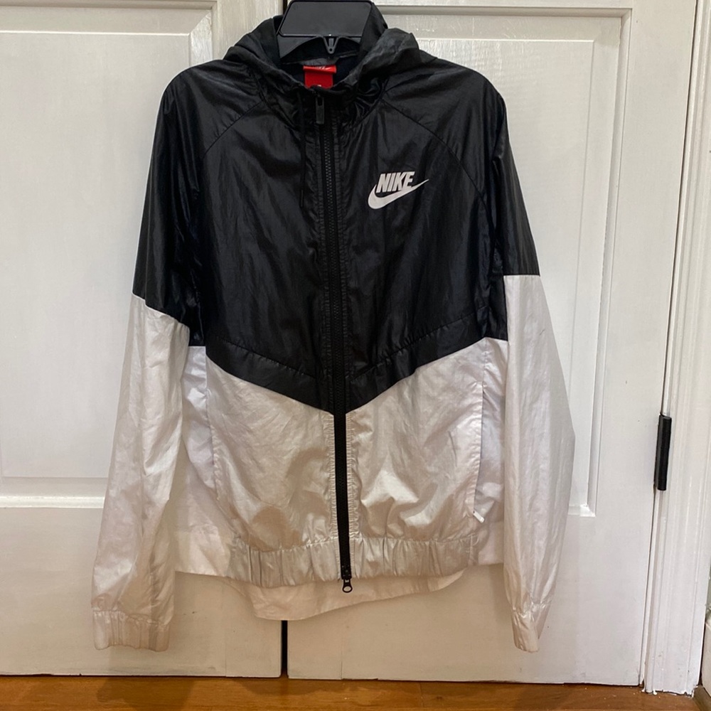 Nike women’s black and white jacket